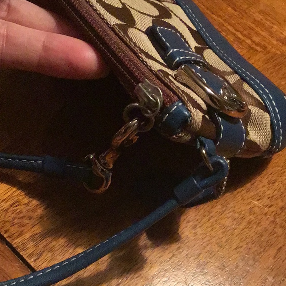 Cute Coach wristlet with blue leather trim - Picture 5 of 5